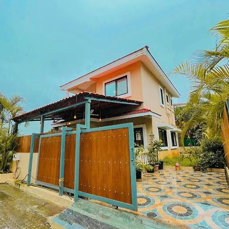 Corner House, Lonavla By Meheru-4 Bhk Villa With Pool Exteriör bild