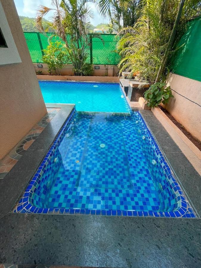 Corner House, Lonavla By Meheru-4 Bhk Villa With Pool Exteriör bild