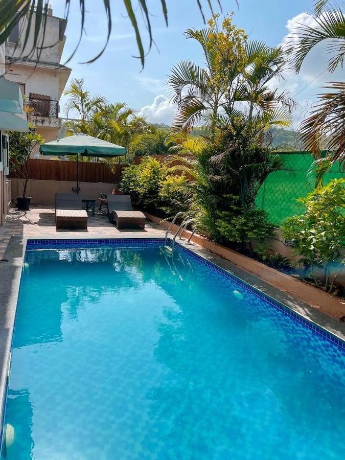 Corner House, Lonavla By Meheru-4 Bhk Villa With Pool Exteriör bild