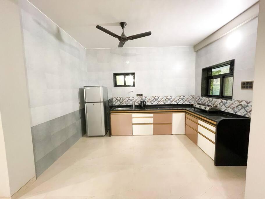 Corner House, Lonavla By Meheru-4 Bhk Villa With Pool Exteriör bild