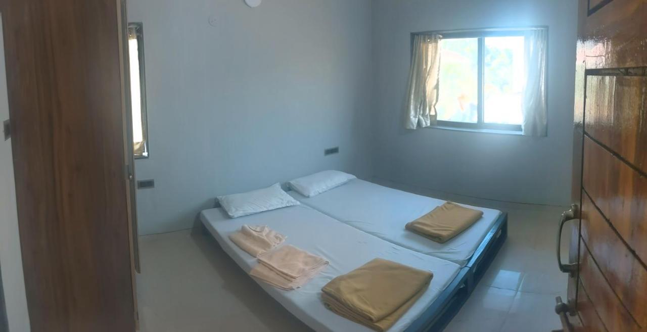 Corner House, Lonavla By Meheru-4 Bhk Villa With Pool Exteriör bild