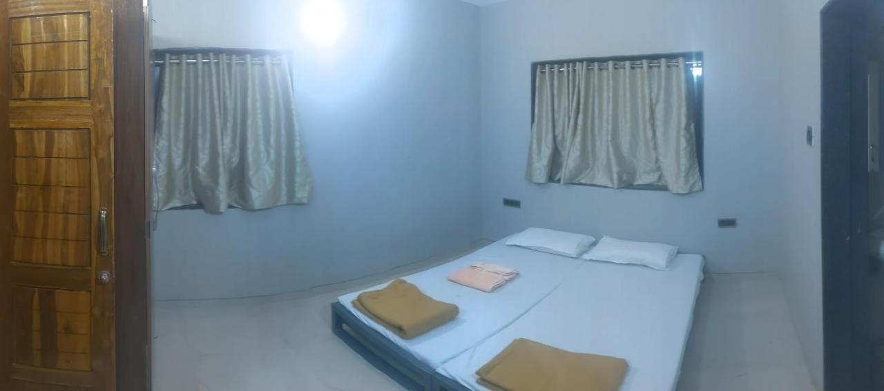 Corner House, Lonavla By Meheru-4 Bhk Villa With Pool Exteriör bild